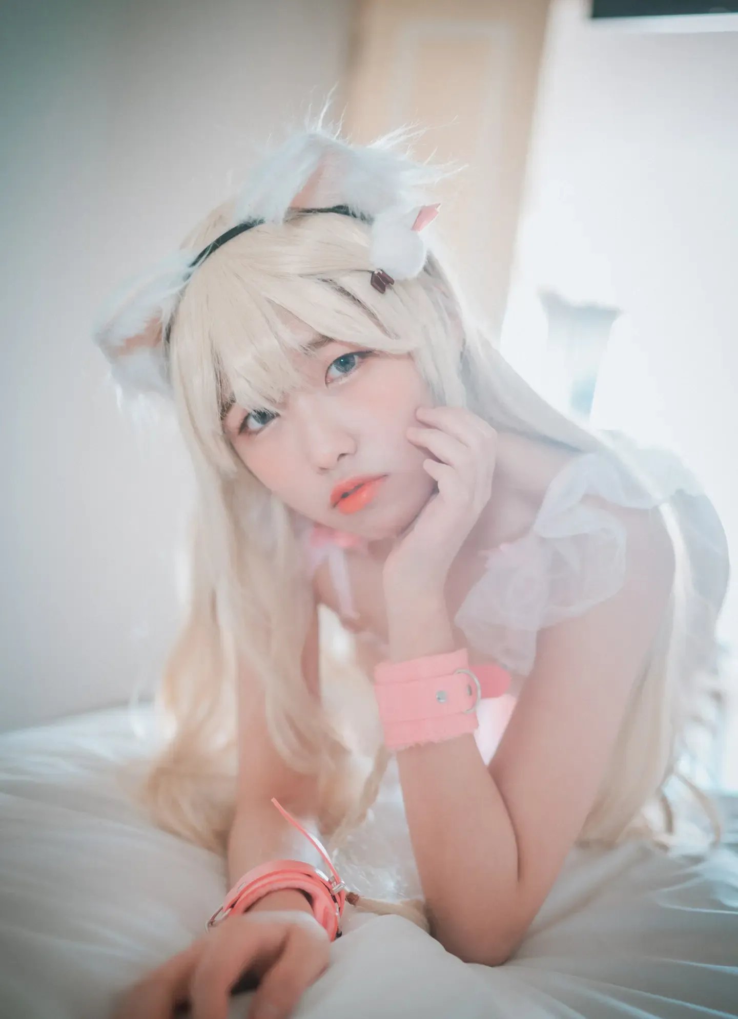 Sonson 손손 DJAWA Gata Rosa