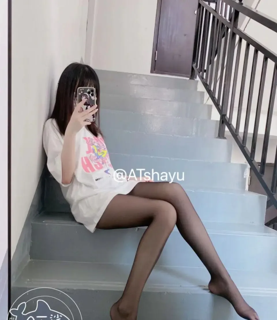 AT鲨 楼道里的黑丝