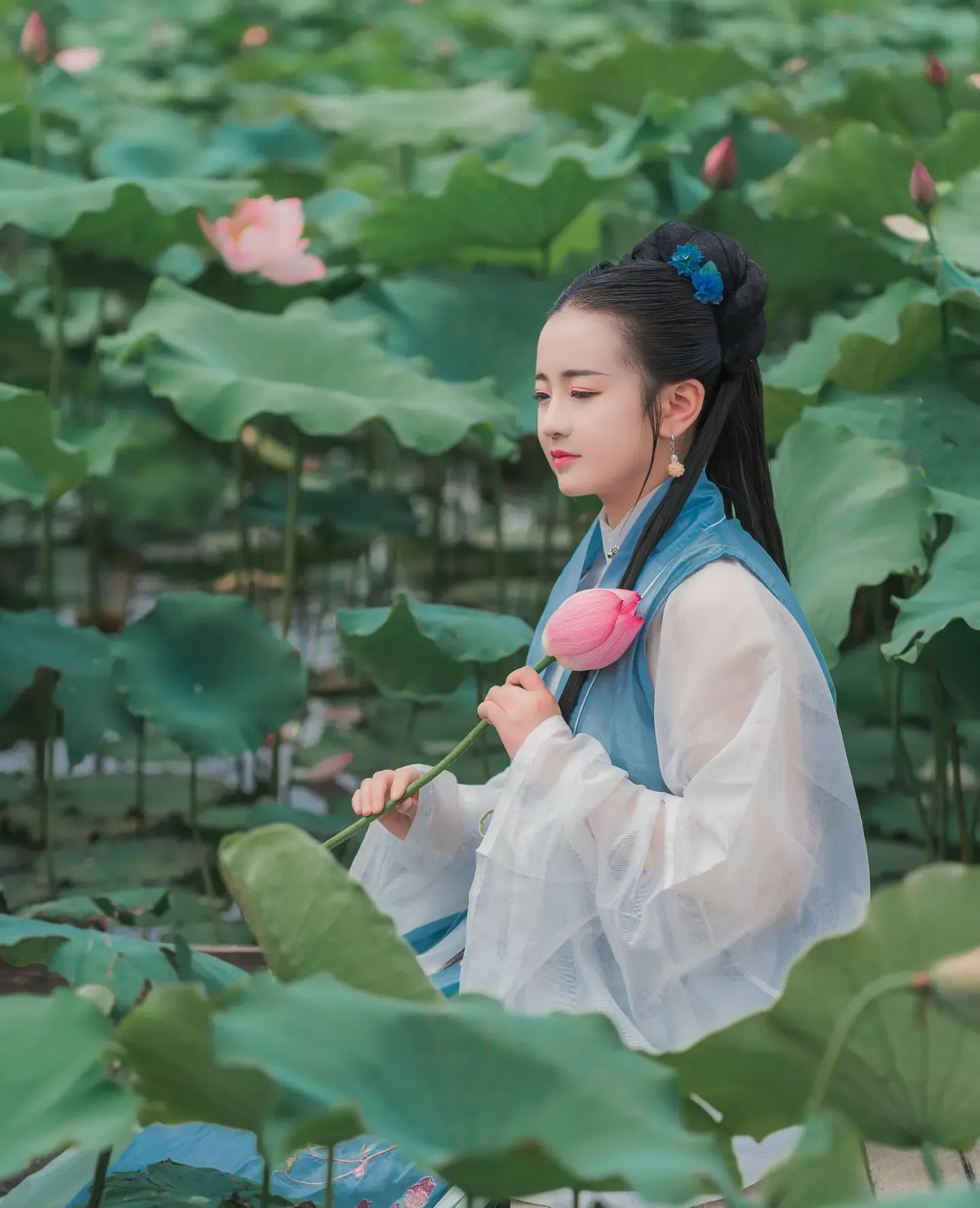 拿相机的执义 汉服写真 成都约拍 莲花渡