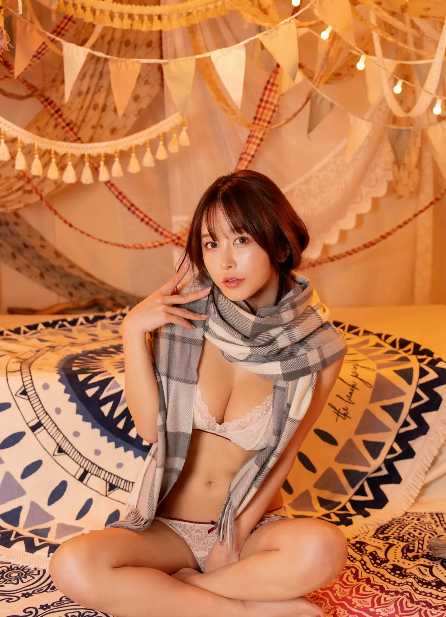 いくみ Fantia 20240204 Lingerie and a Muffler