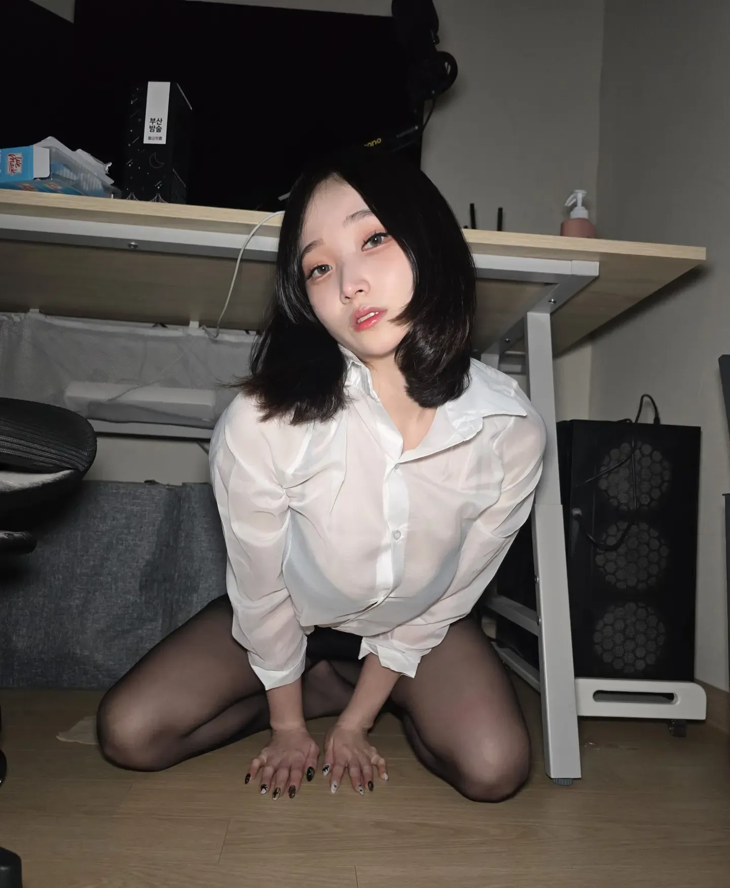 Bambi 밤비 H Secretary Under The Desk