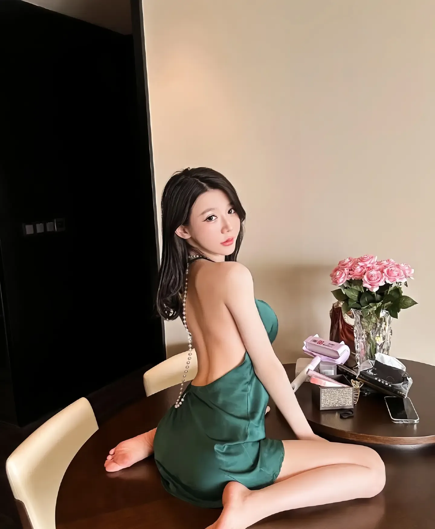 黎允熙baby 绿色漏背裙