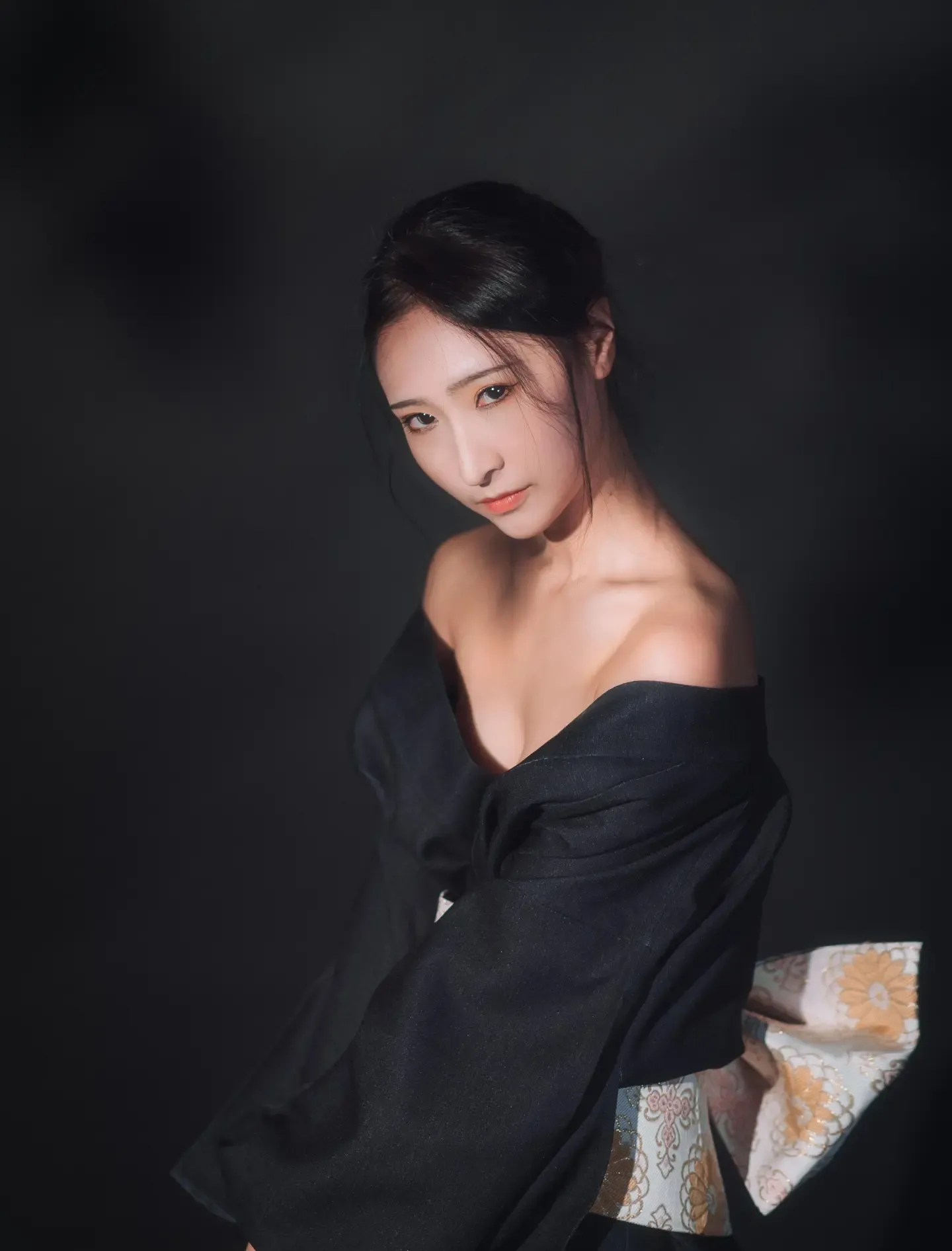 拿相机的执义 和服写真 咲き夸るは 君よ花よ