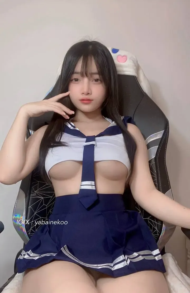 AngelChan Sexy Seifuku