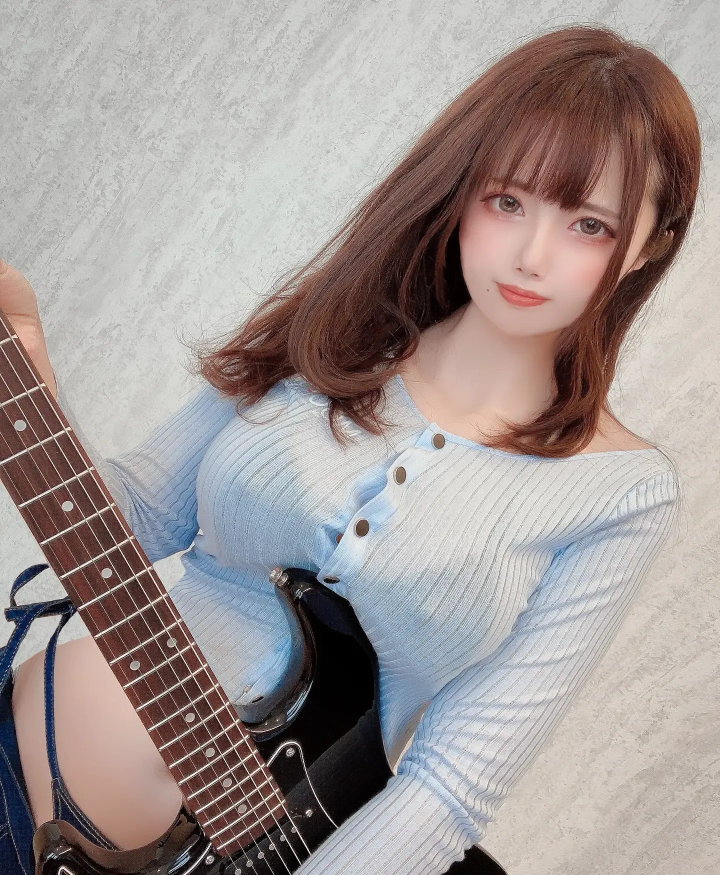 Uri Guitar Sister