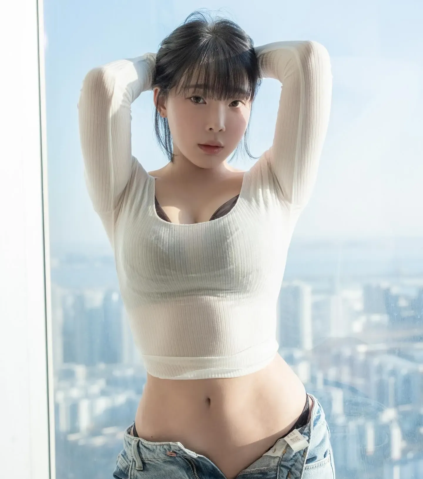 姜仁卿 강인경 KangInkyung White T-Shirt and Jeans Concept