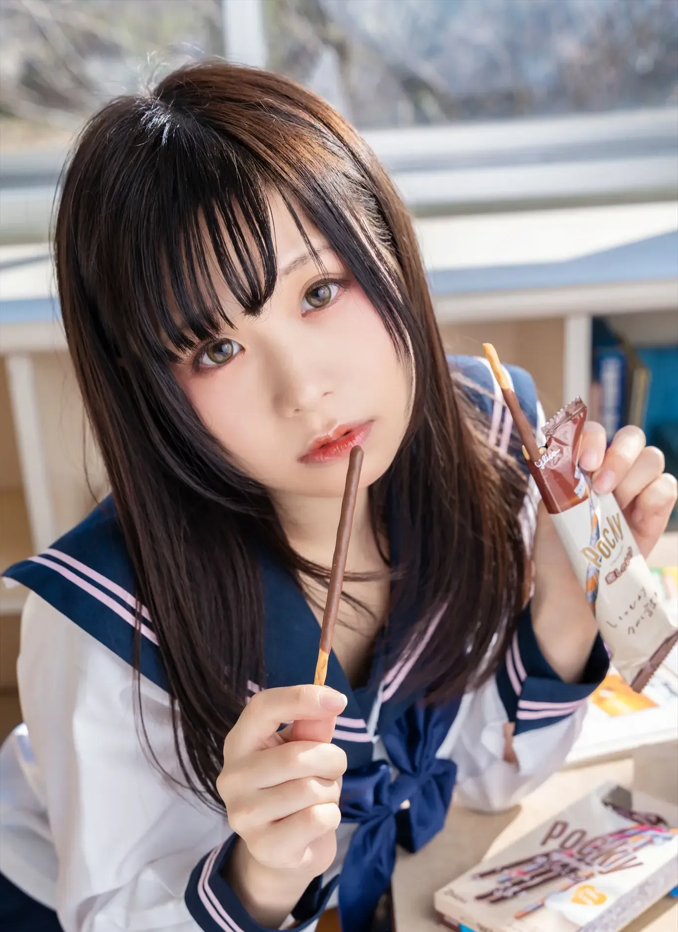 Kurumi クルミ 隣の席のタイツなあの子