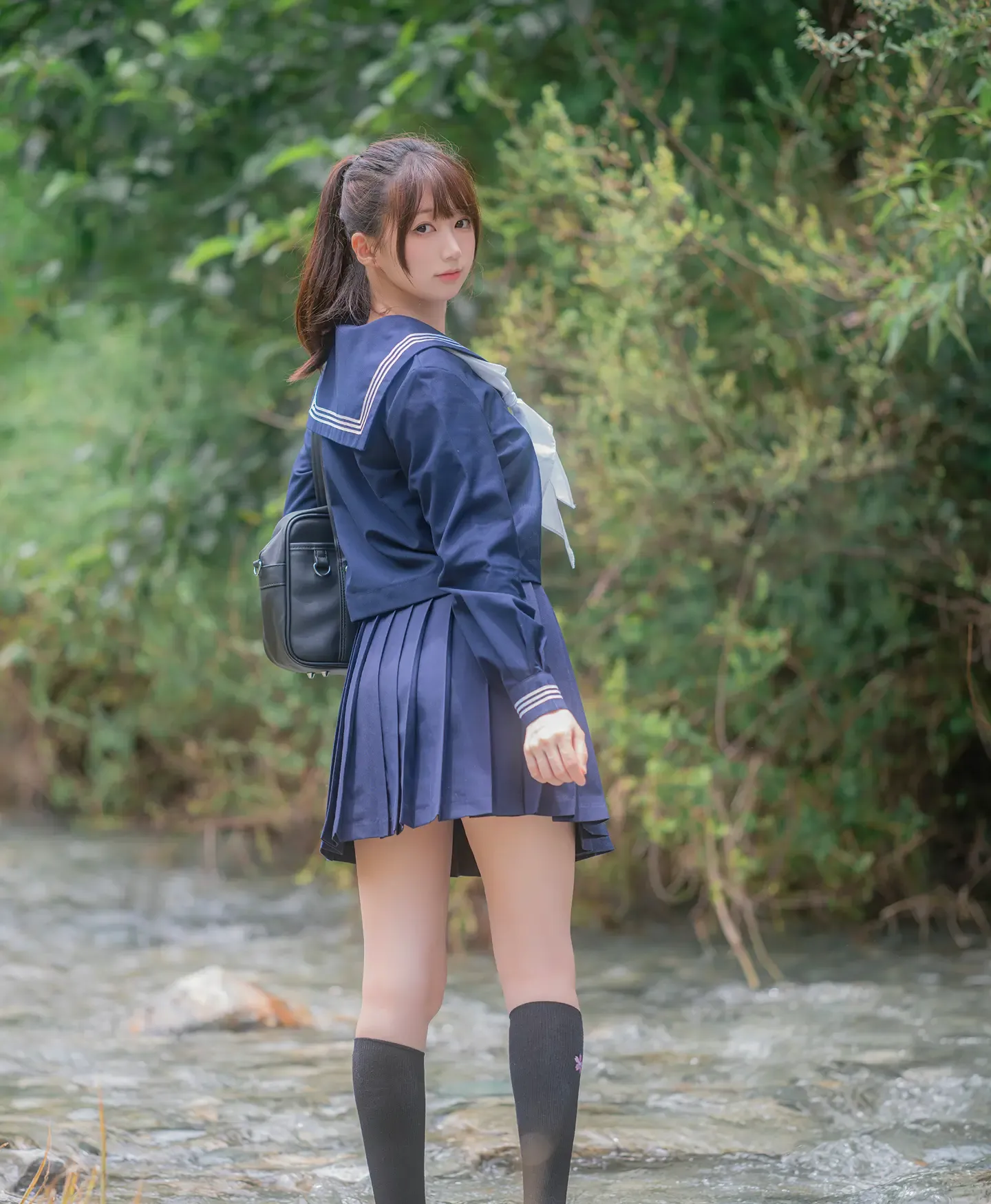 Nagisa魔物喵 川で水遊び