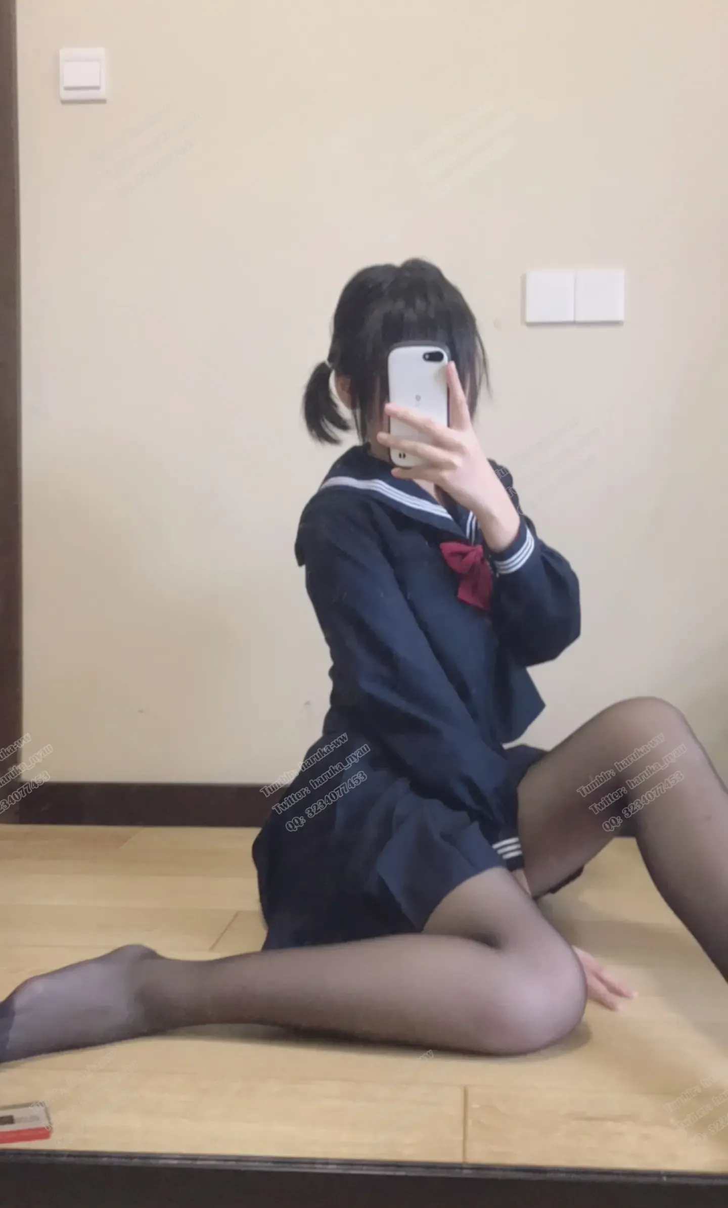 悠宝 JK家中