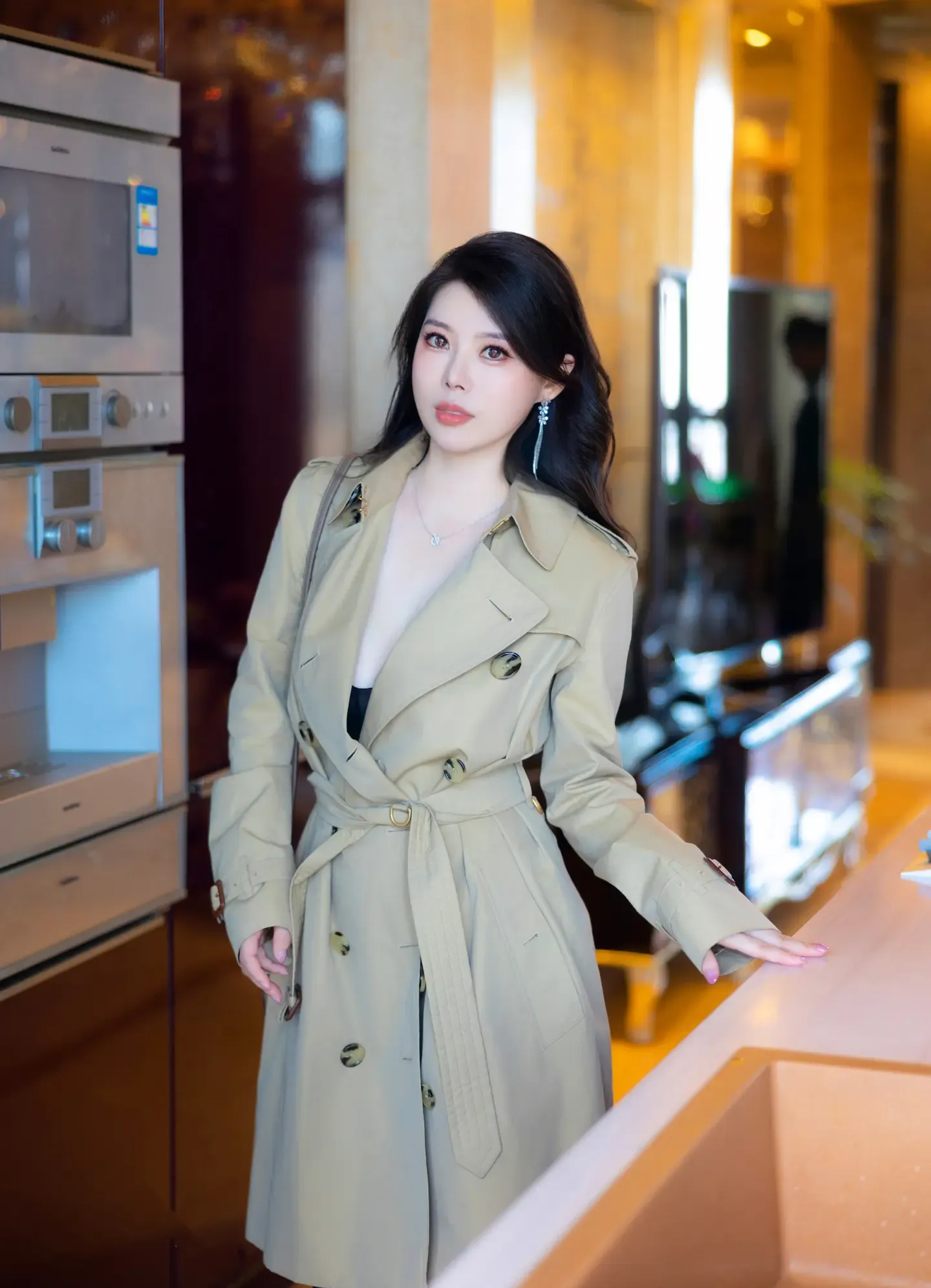 白茹雪 黑丝风衣