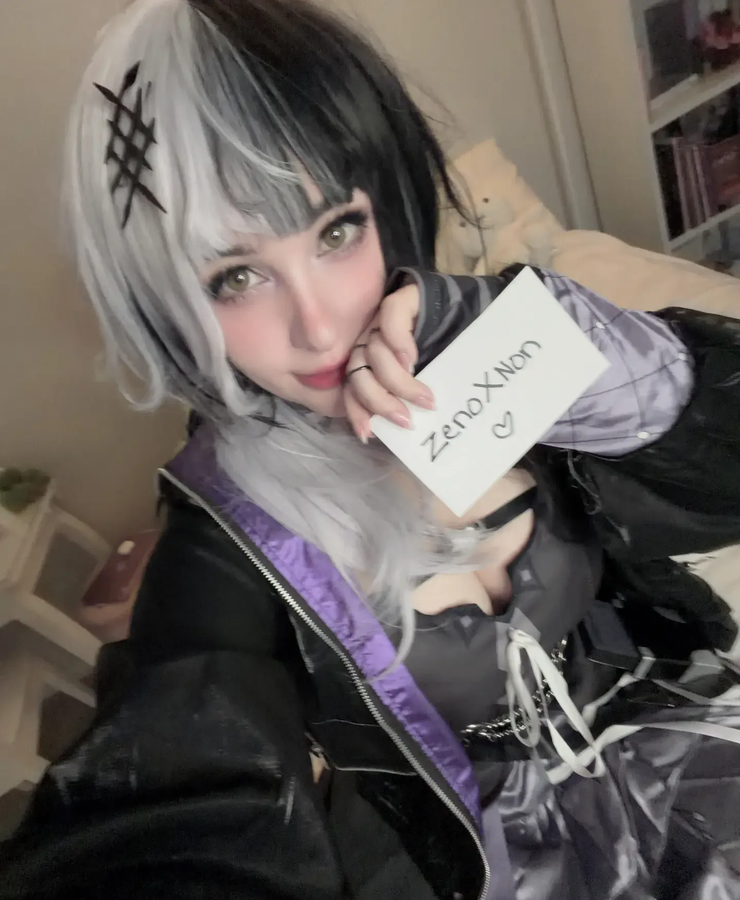 Junkenstein Shiori selfies