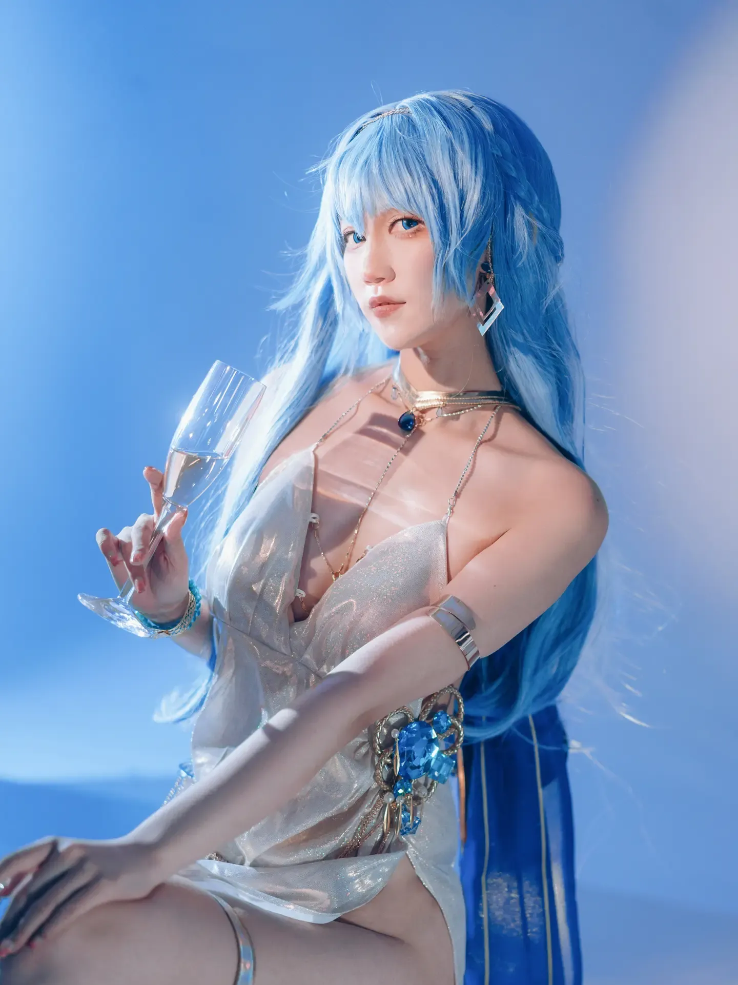 阿熊是个萌妹吗 海伦水晶派对礼服