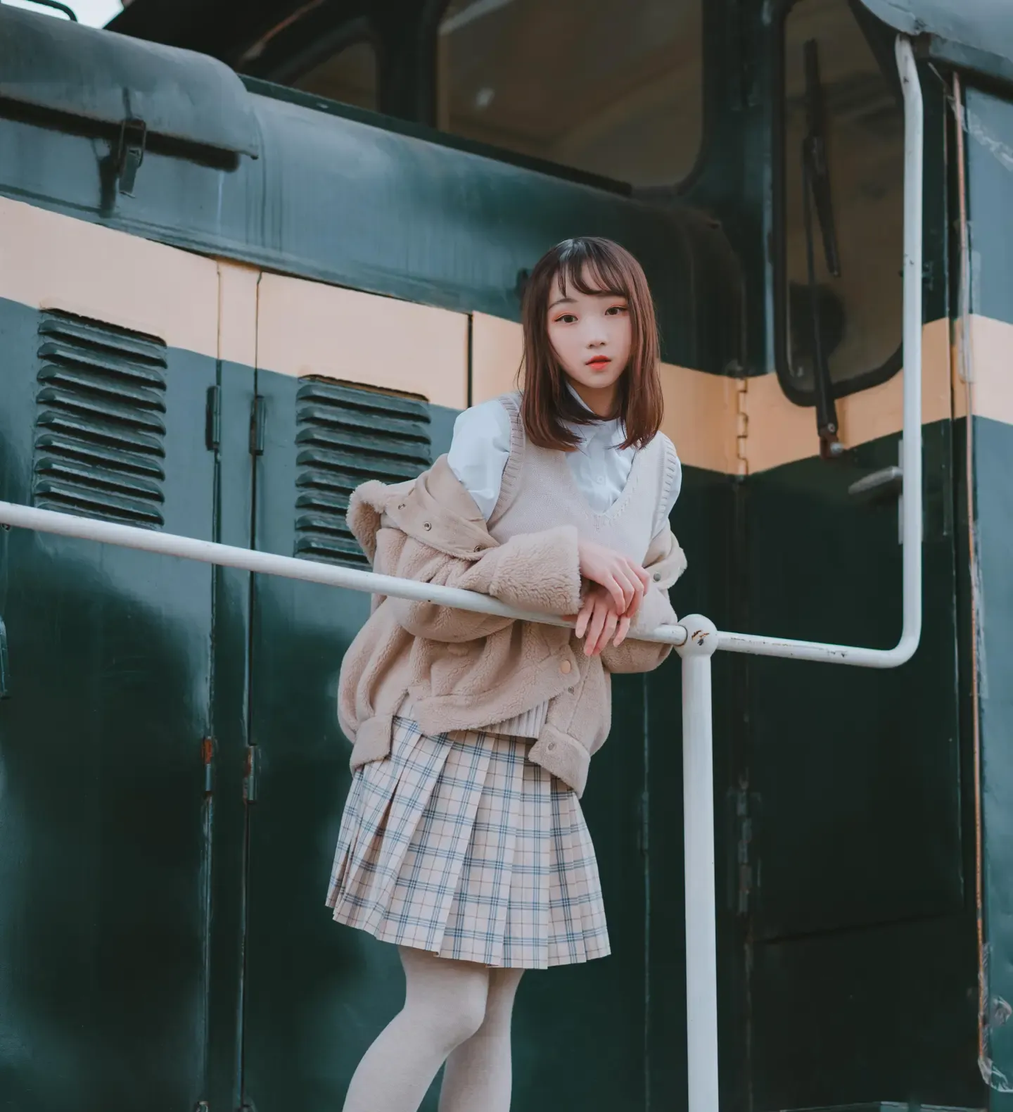 拿相机的执义 冬日JK少女 这一站过后，下一站是什么样的风景呢