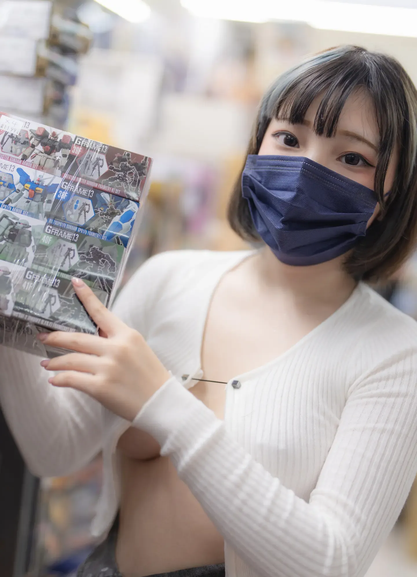 小丁 白色护胸 Boobs Guardian