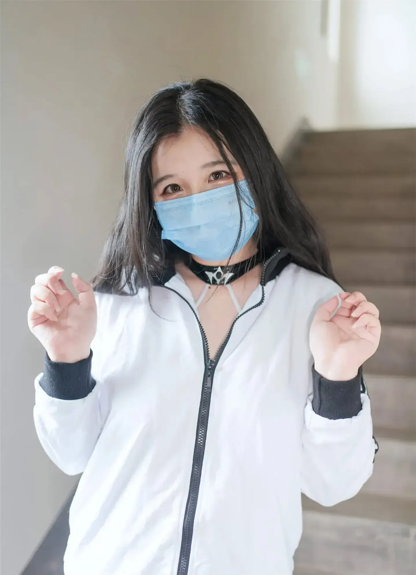 阿半今天很开心 M楼梯