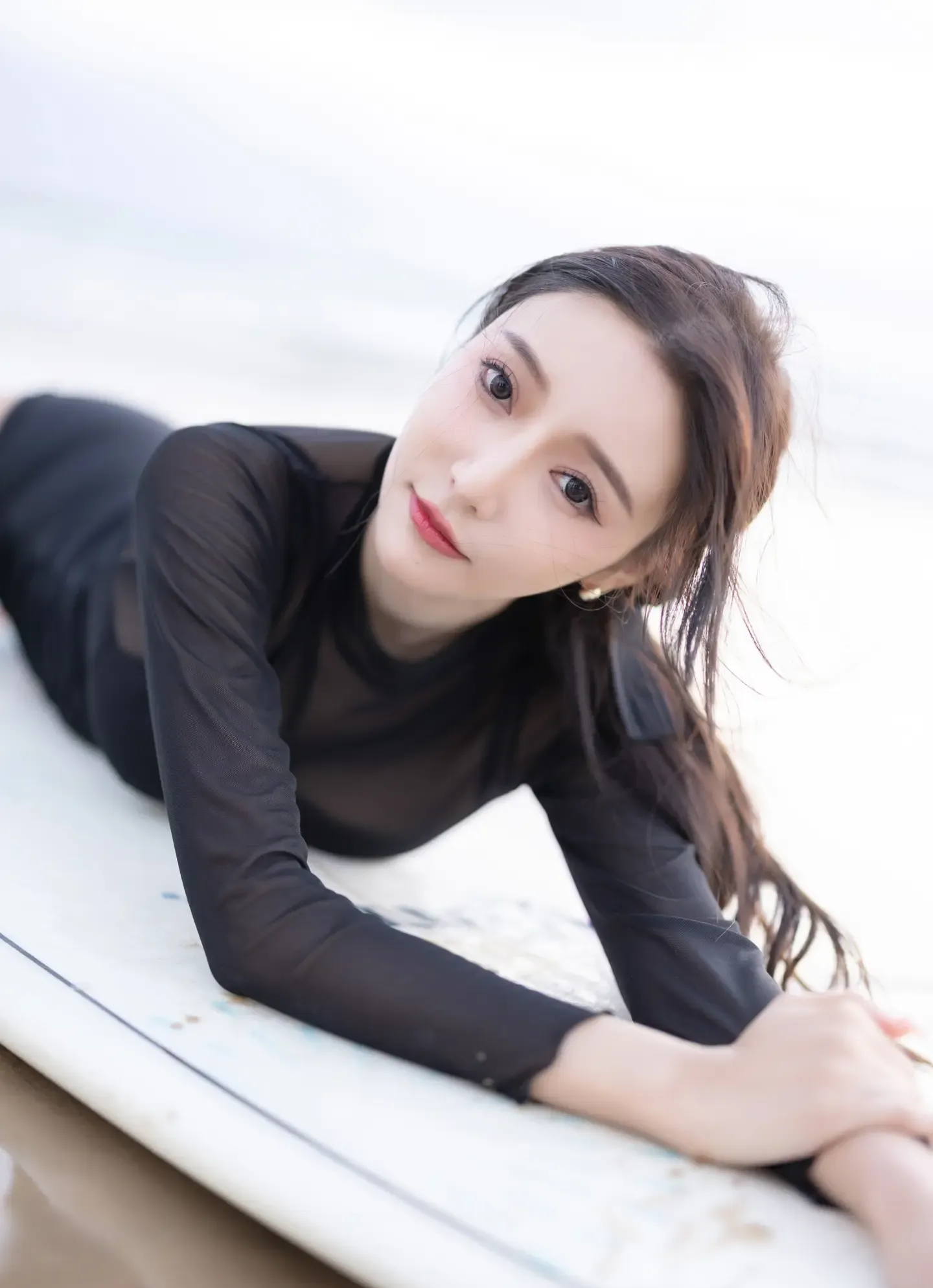 王馨瑶 钓鱼黑色冲浪泳衣