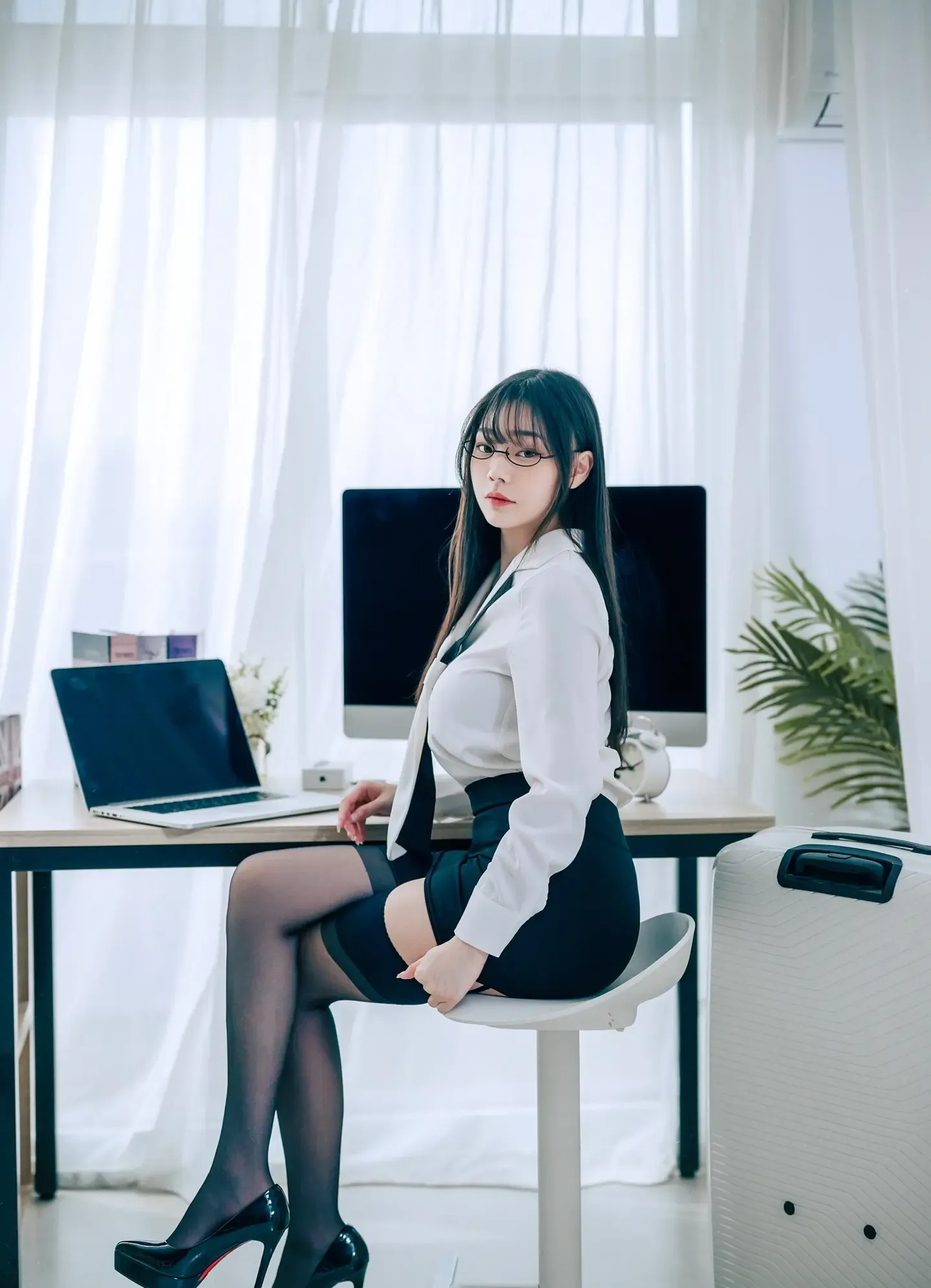 苡昕Slivia 超巨乳女秘書
