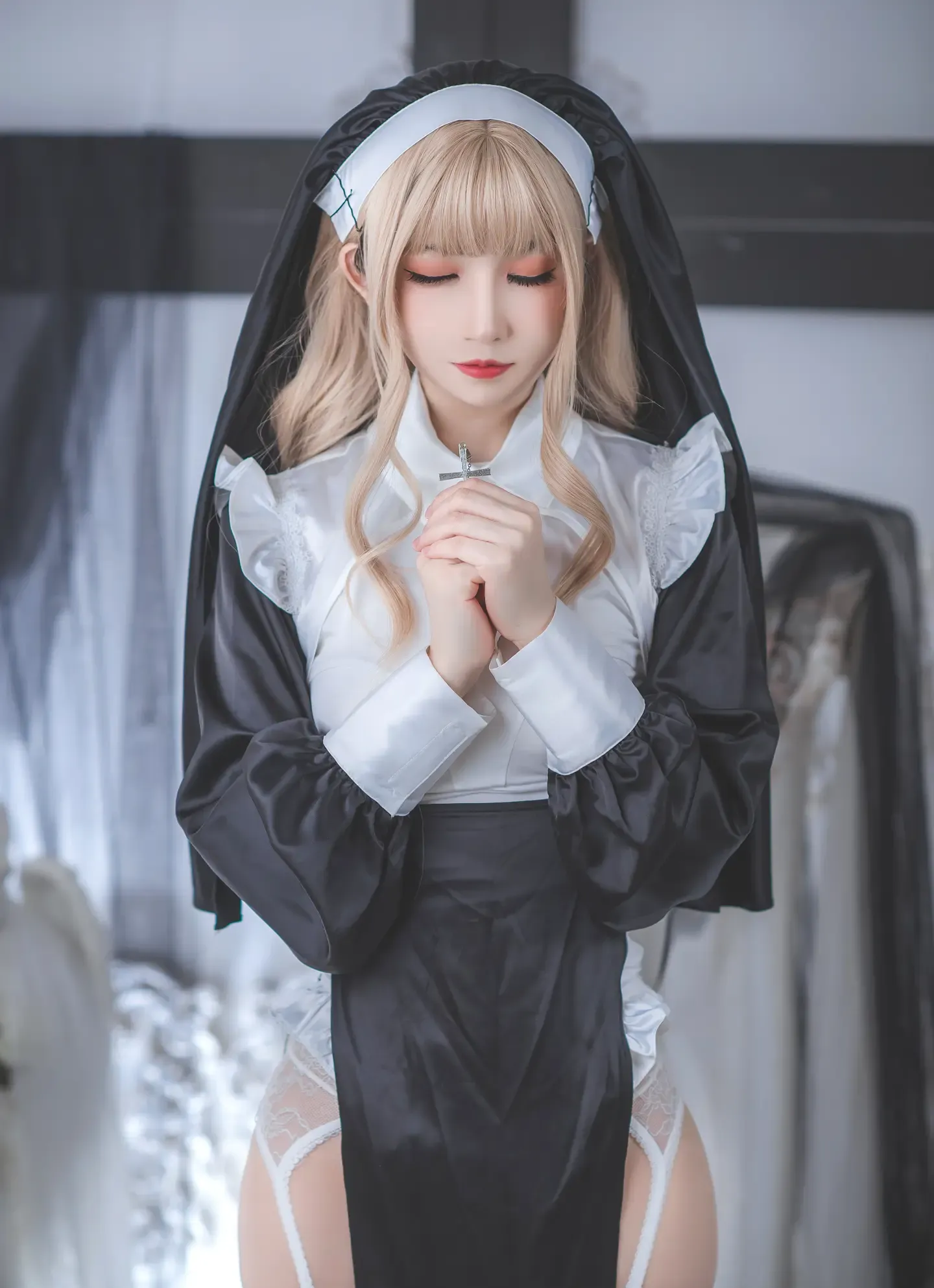 桃濑衣衣 修女