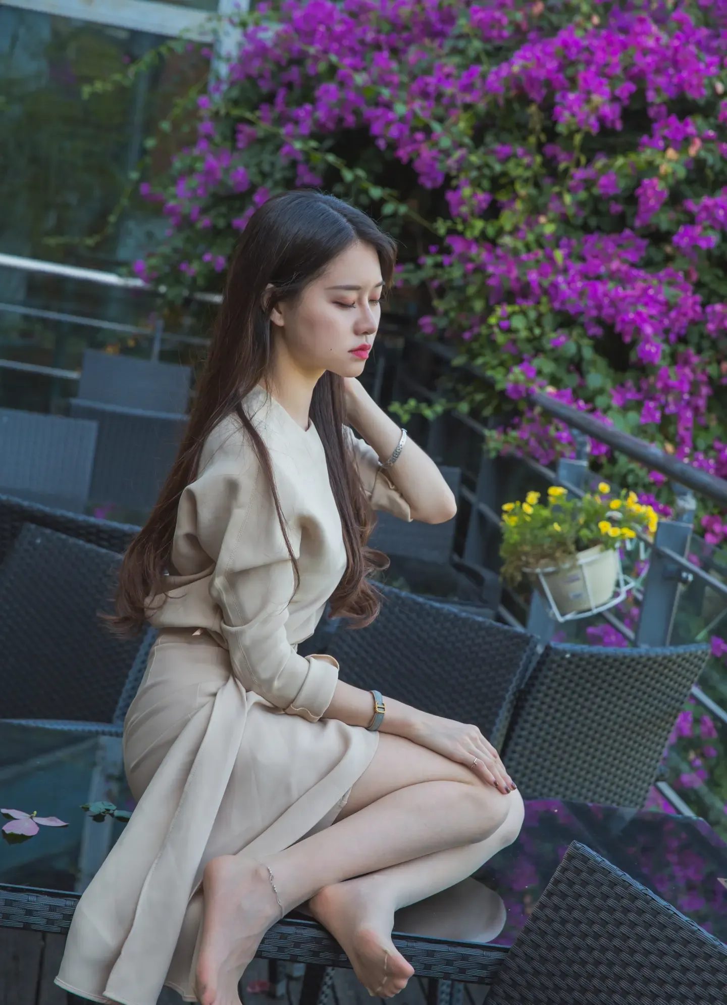 Sia不吃鱼 风衣玉足