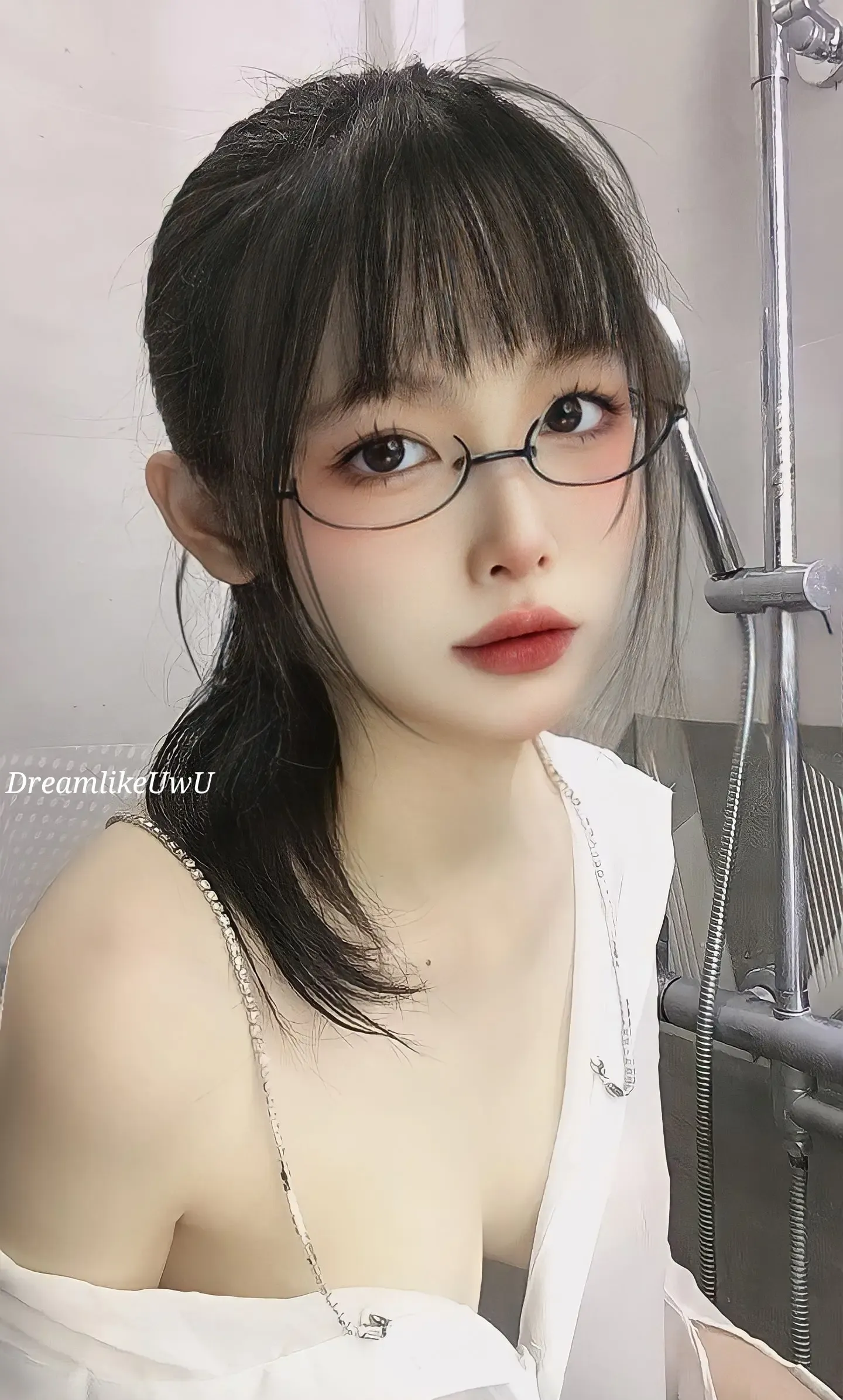 DreamlikeUwU Shower