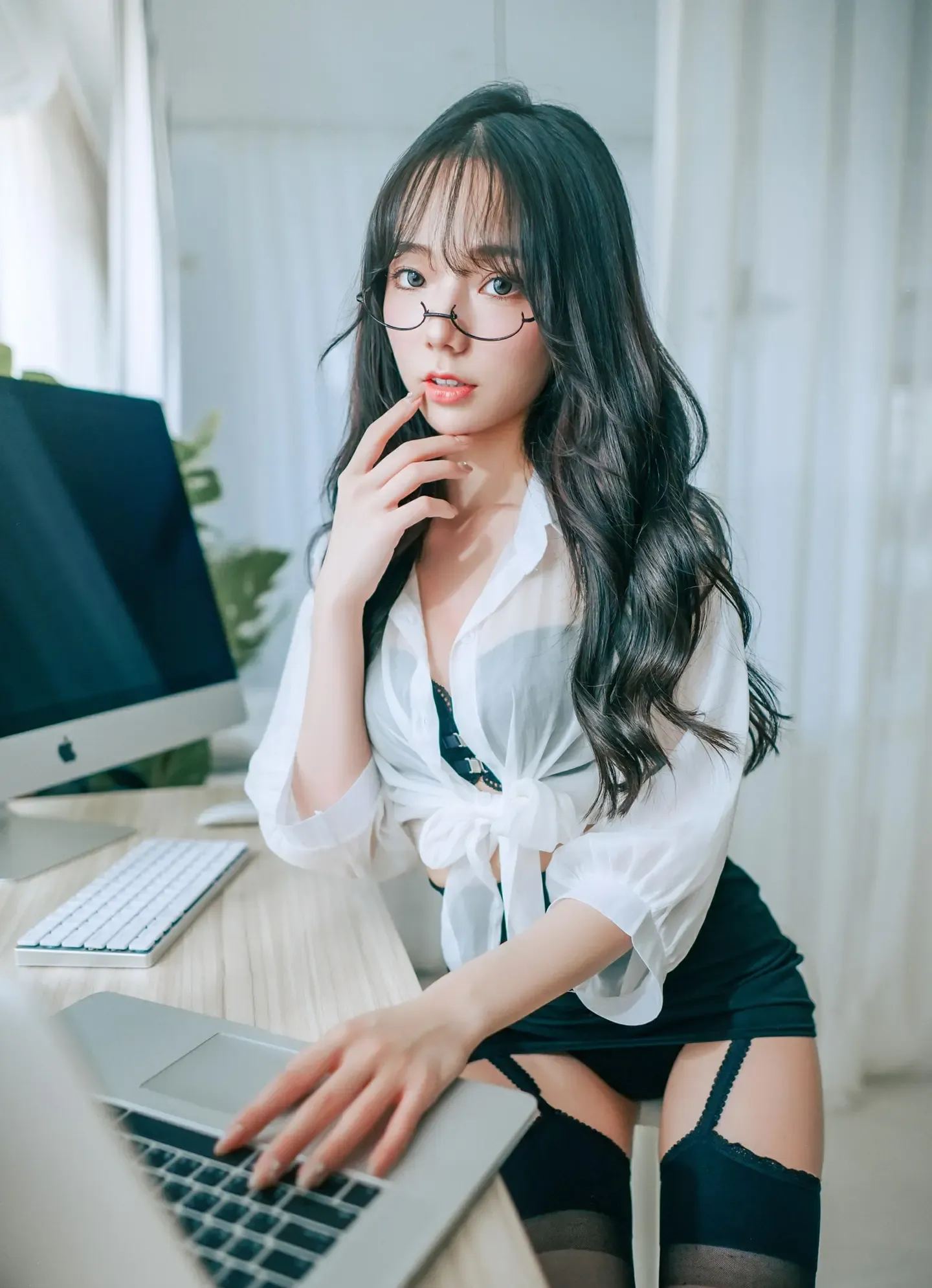 啾啾 淫欲小秘書