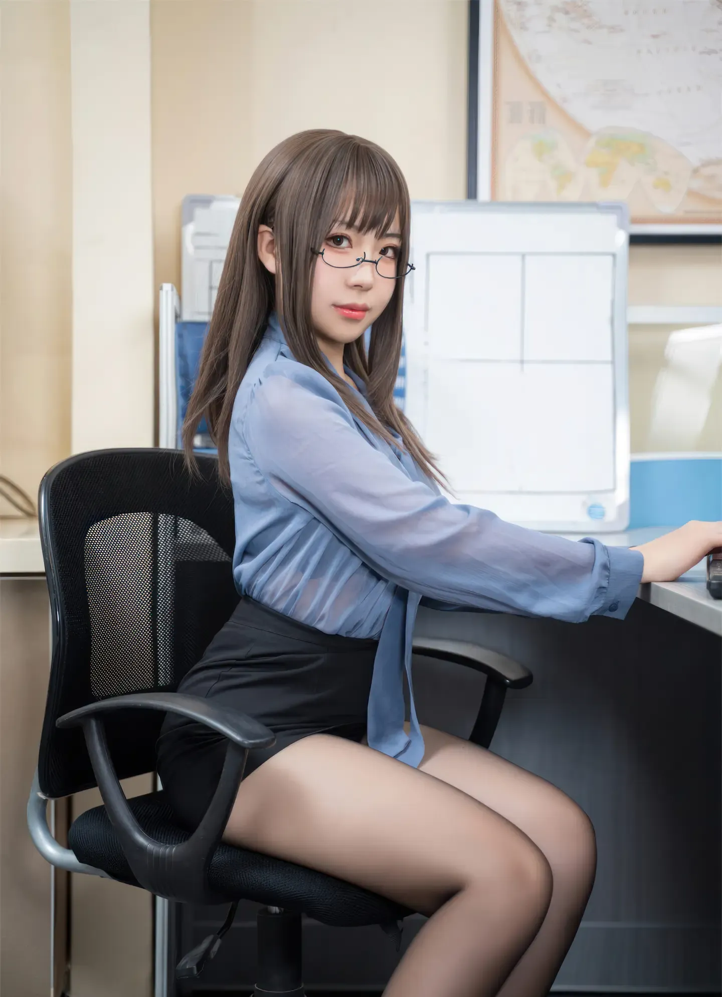 虎森森 黑丝眼镜娘