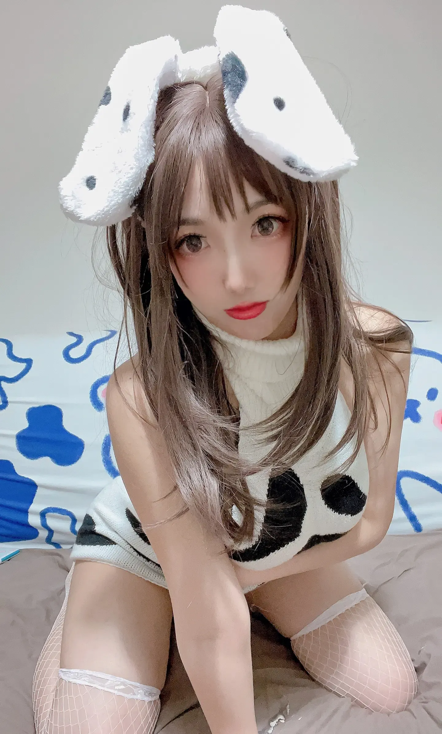 刺青Poi 奶牛露背毛衣