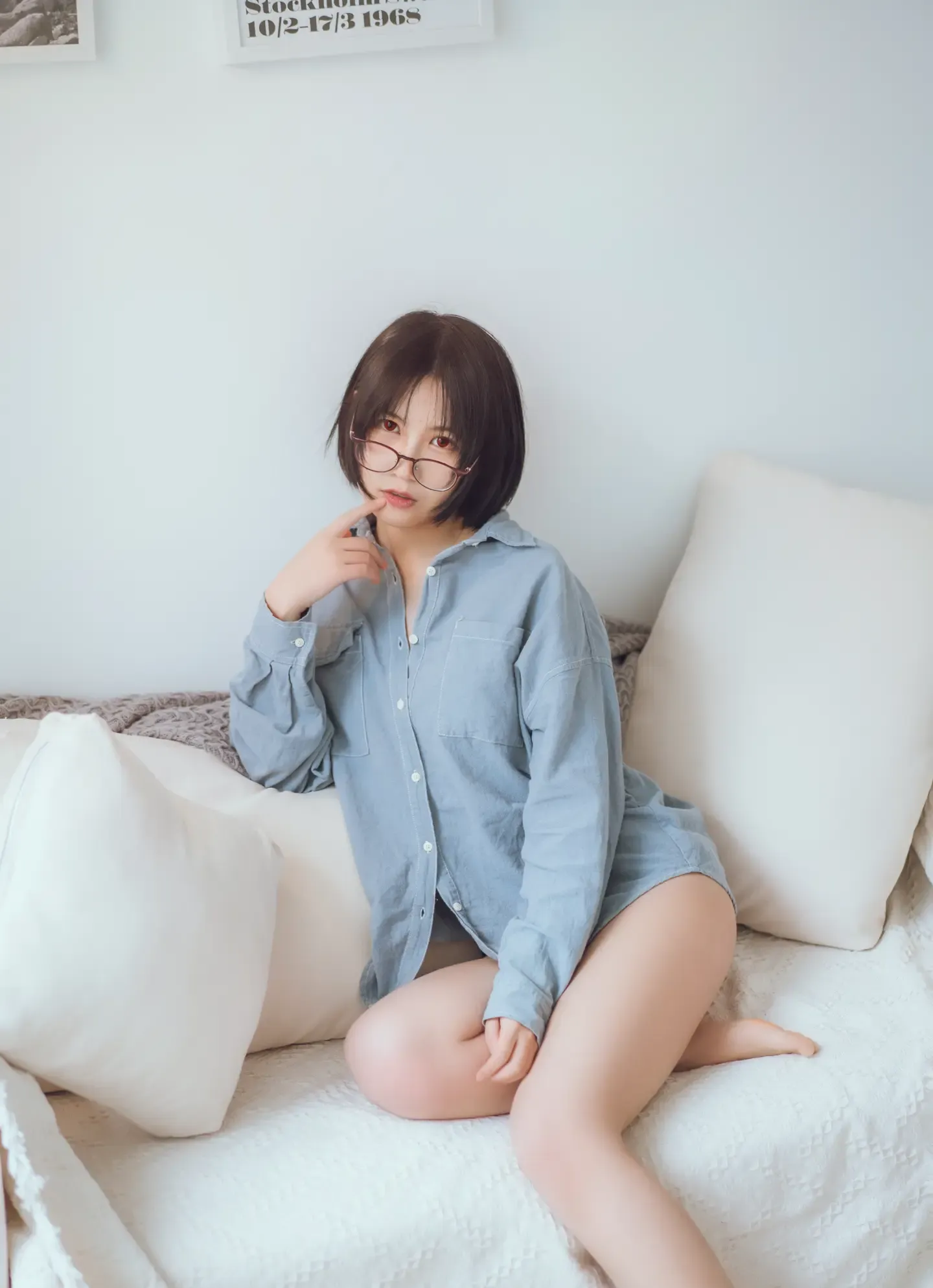 逐月SU 蓝色衬衫发布
