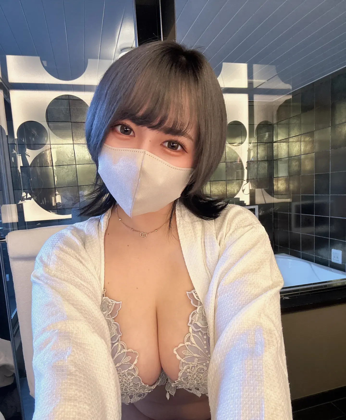 実あい Fantia 2212 爱酒店 向内衣致敬