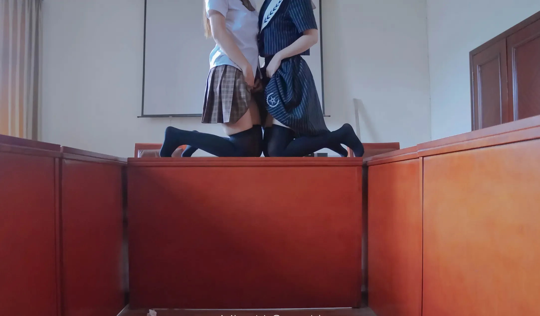 铃木美咲 百合盛开之时 正午 羞耻！特殊的惩罚方式