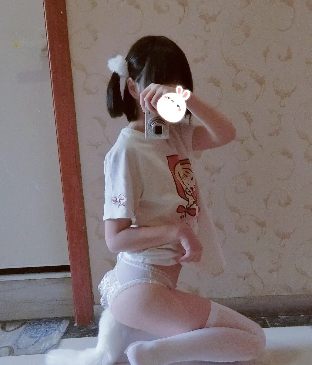一只肉酱阿w 狐狸尾巴
