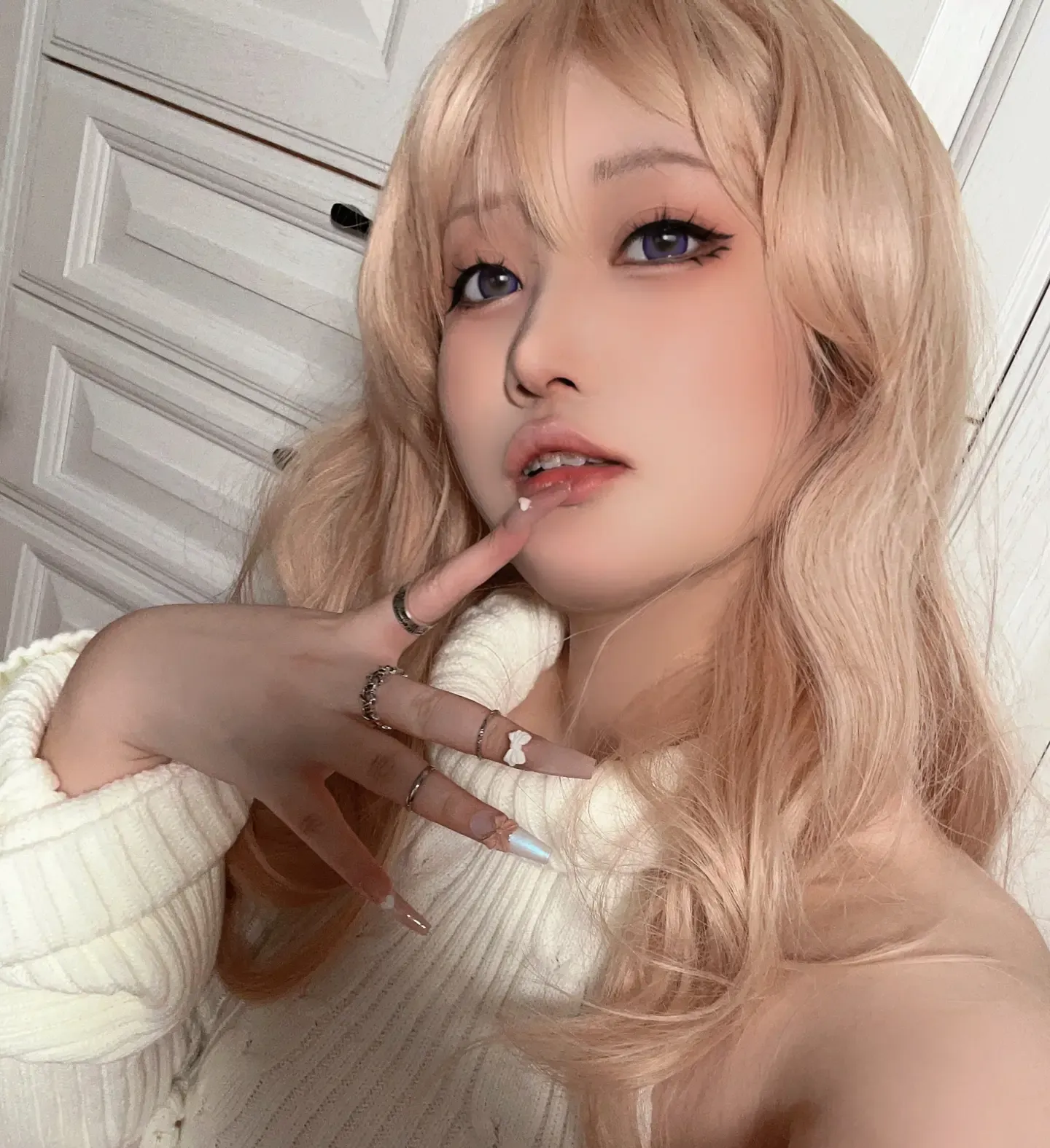 贝贝琪Becky 2023年11月 白色毛衣