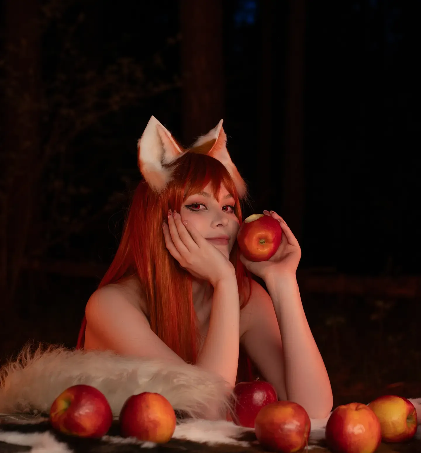 TsukiDesu Holo at night