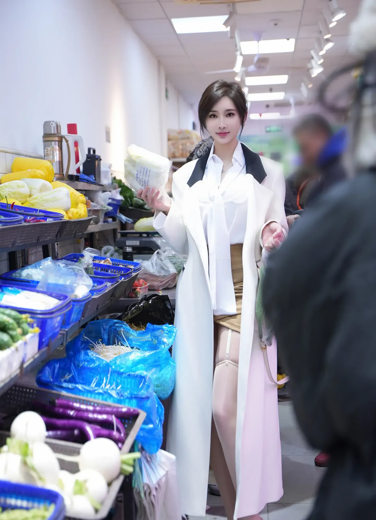 周妍希 白领买菜回家