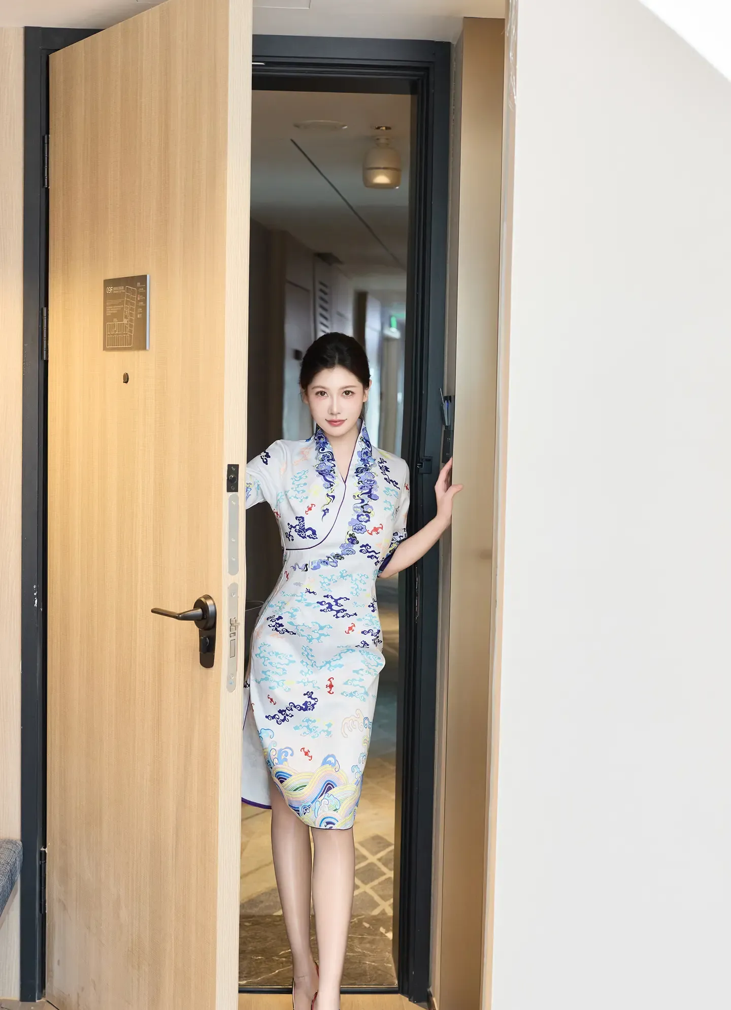 尹甜甜 空姐的服务