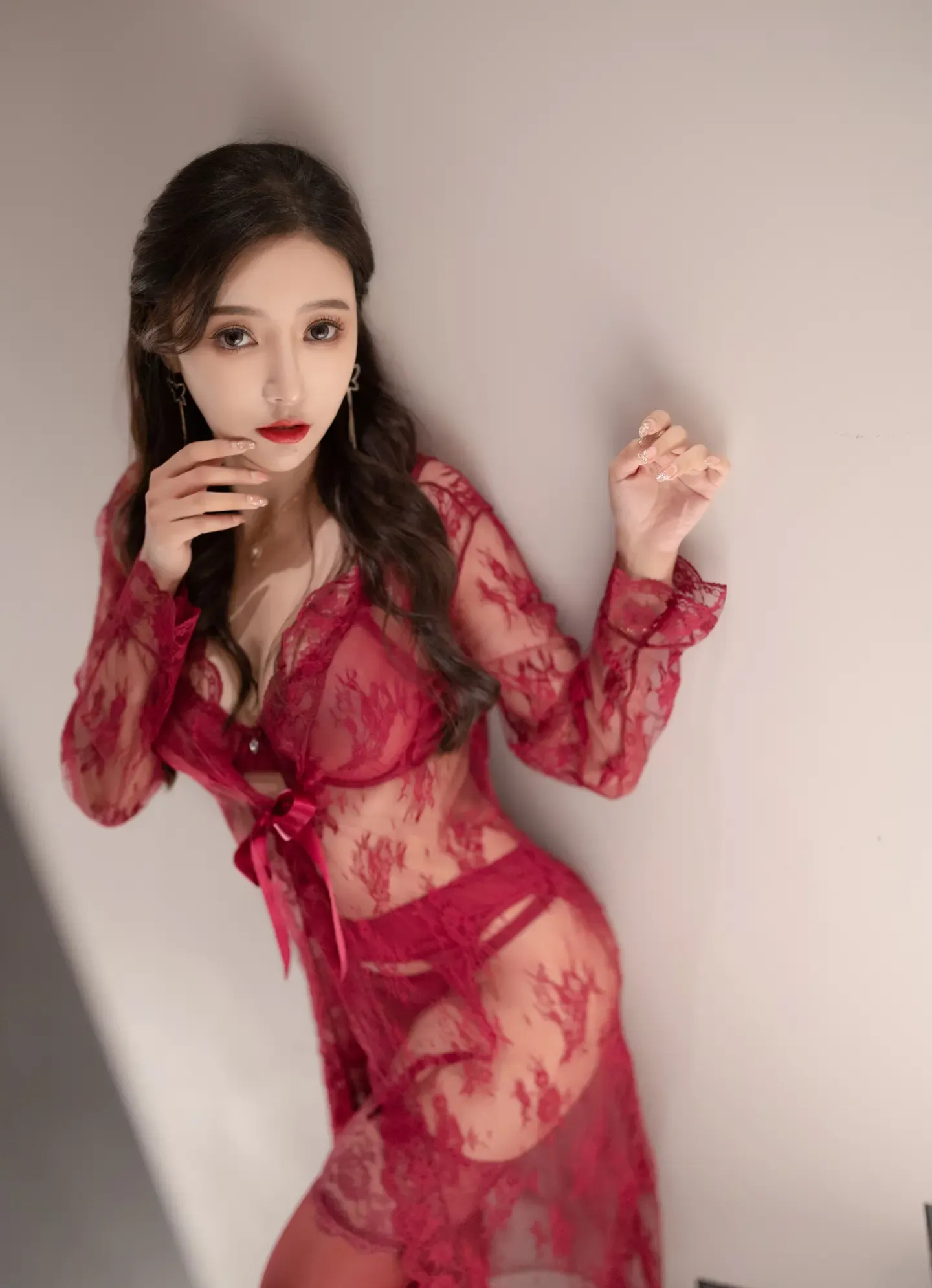 王馨瑶 酒红色情趣套装