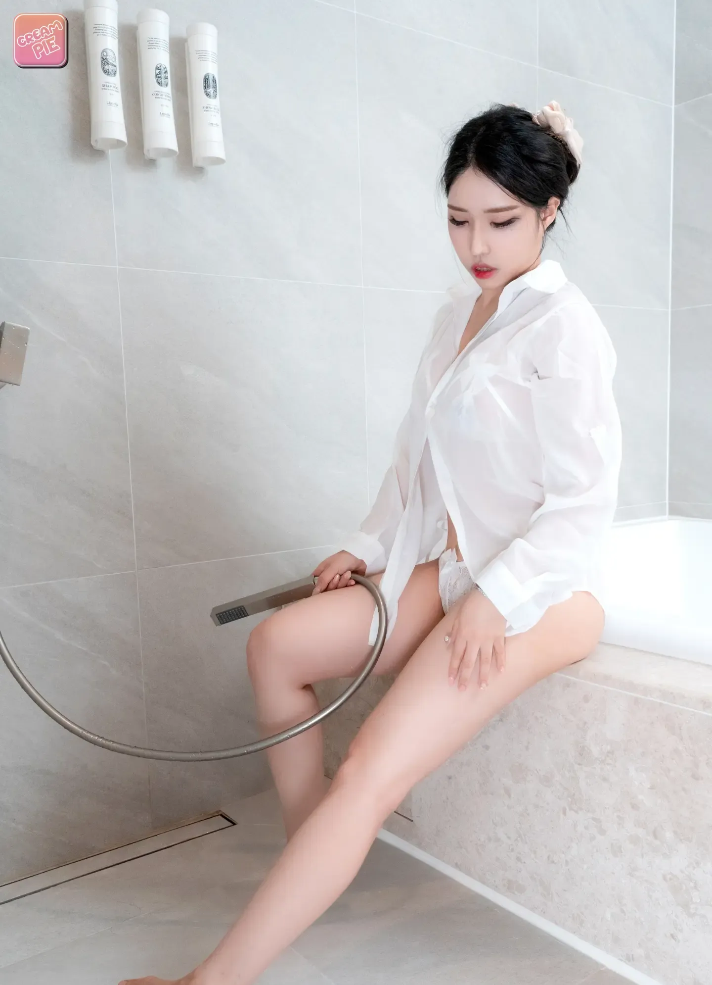Hani 하니 CREAMPIE With Hani in The Shower