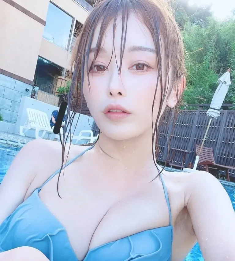 いくみ Fantia 202107 夏休みビキニ