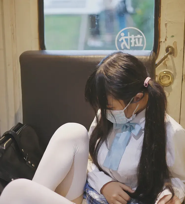 邻座的怪阿松 怪蜀黍的乖萝莉 套图77期