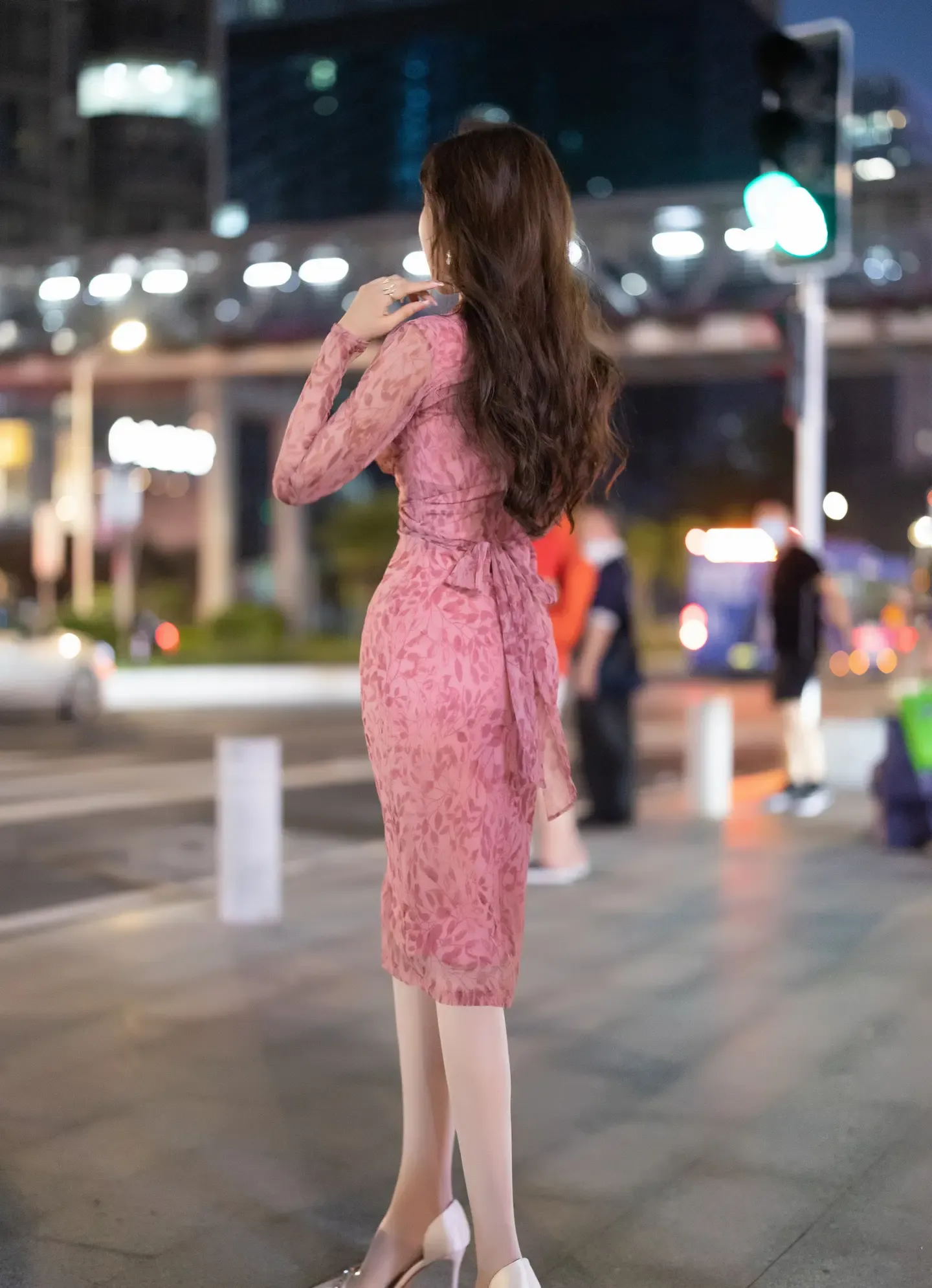 王馨瑶 粉色包臀碎花裙