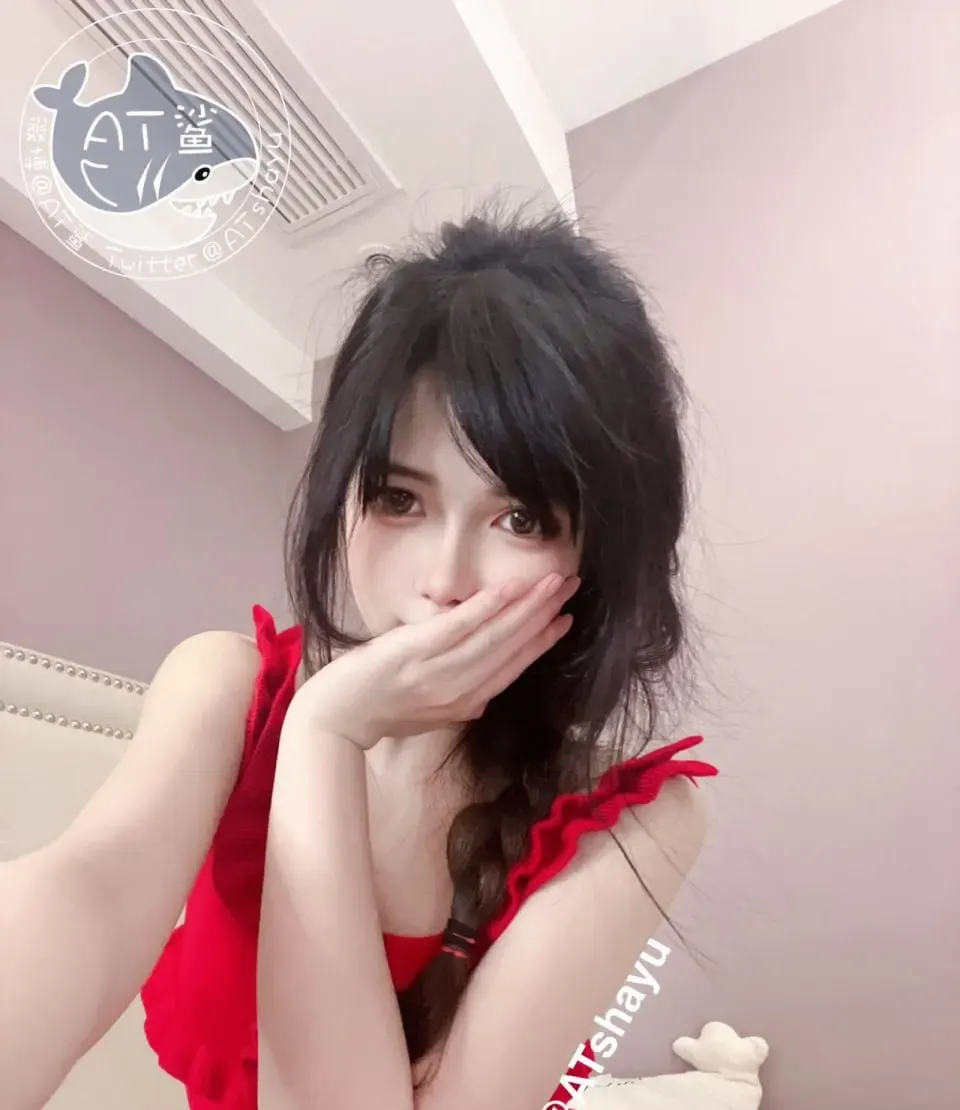 AT鲨 小红裙