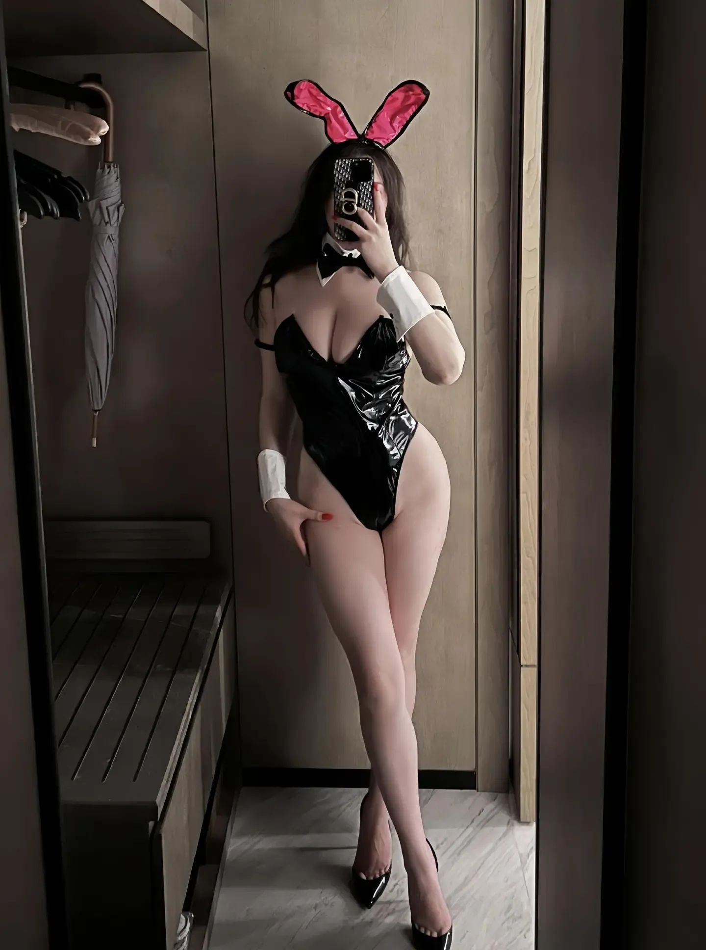 可可西yyy 黑色漆皮兔女郎