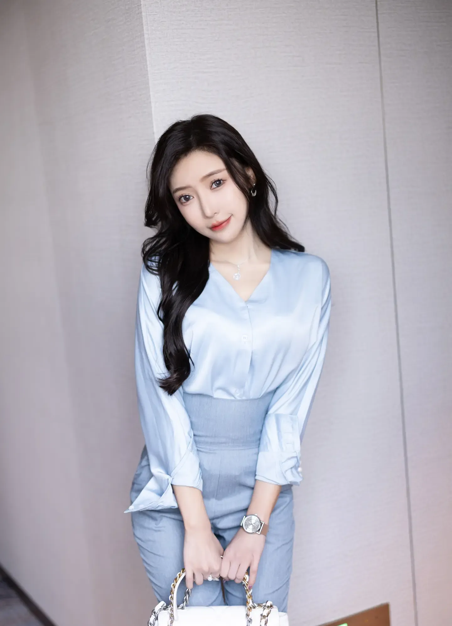 王馨瑶 灰蓝色西裤