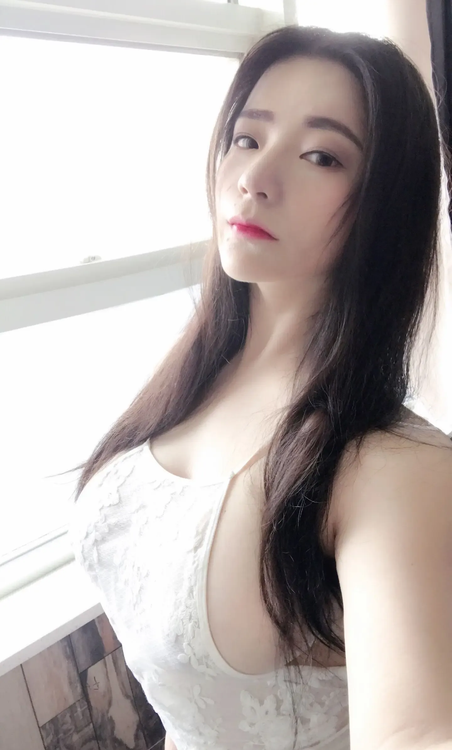 奶兔biubiu 透明蕾丝吊带