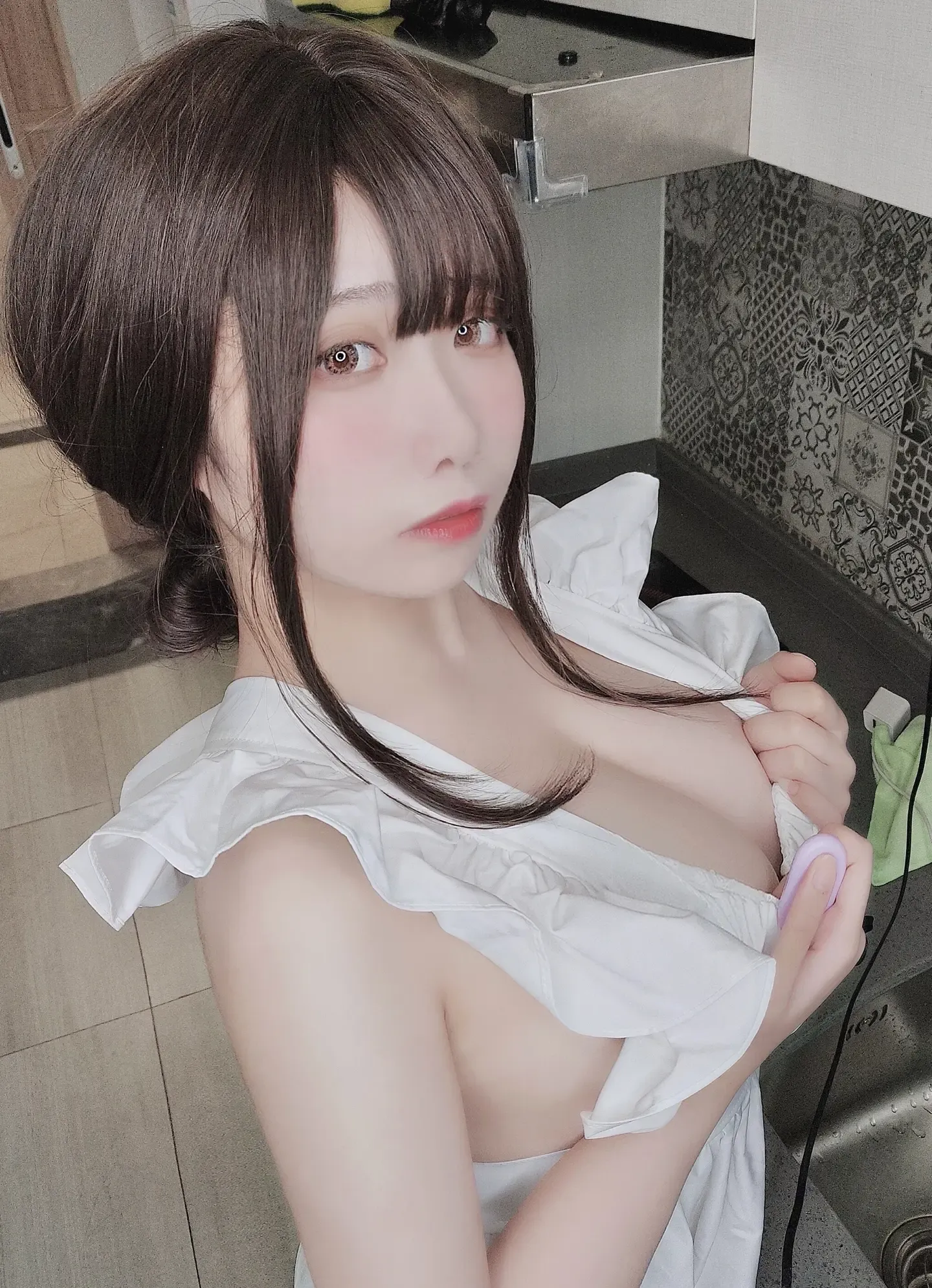贞子蜜桃 围裙自拍