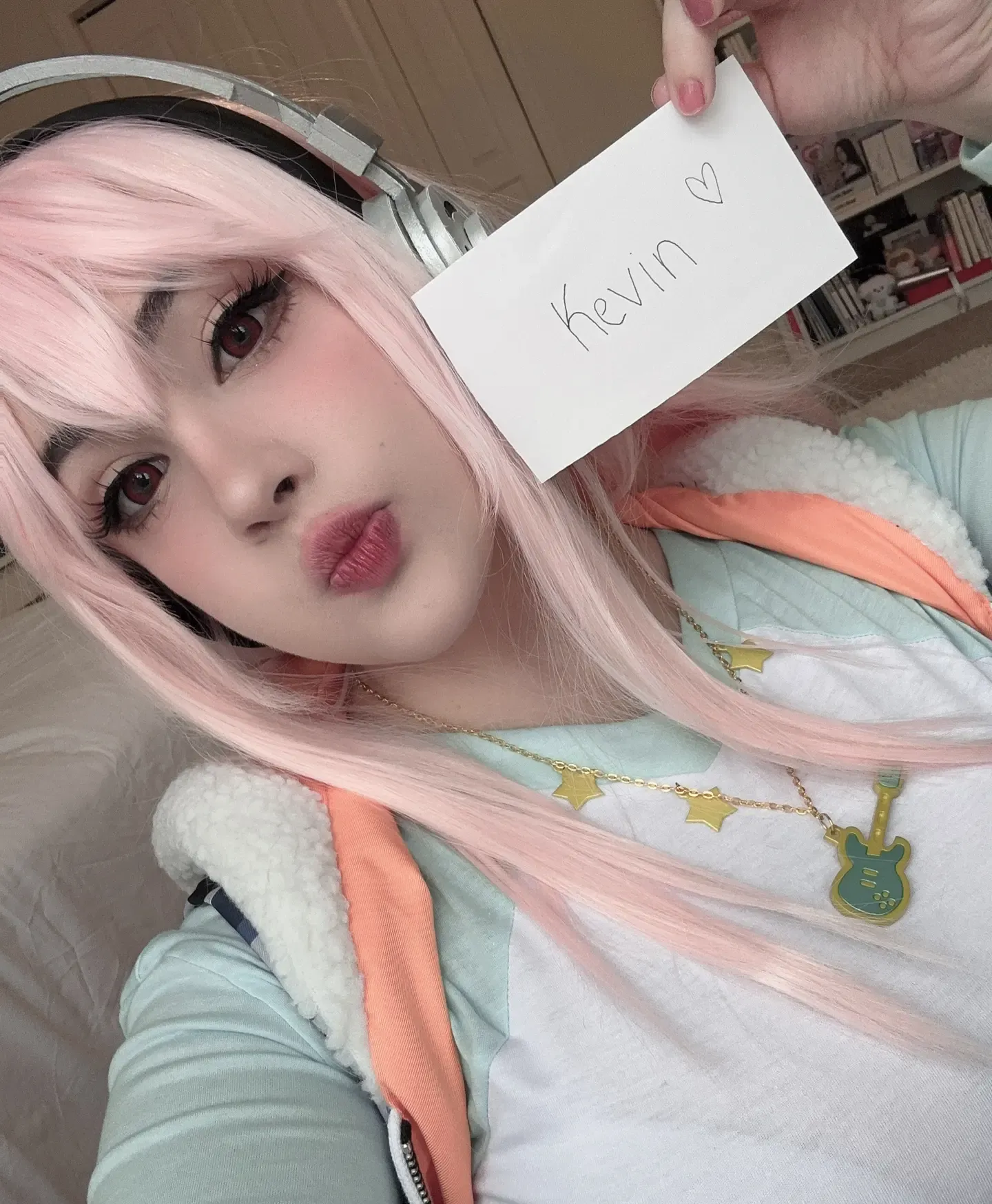 Junkenstein Sonico selfies